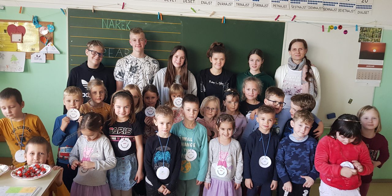 Devetošolci uradno sprejeli prvošolce v šolsko skupnost Blaža Kocena Ponikva